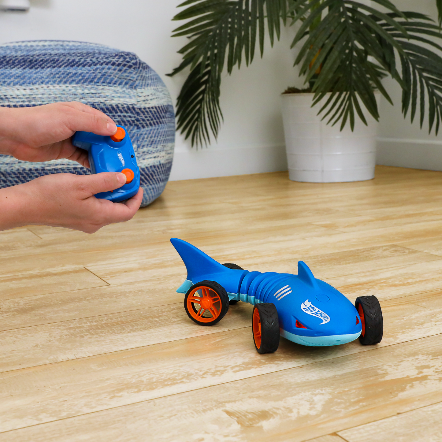 Hot Wheels Rc Échelle 1:15 Bolide Requin Téléguidé, à Piles